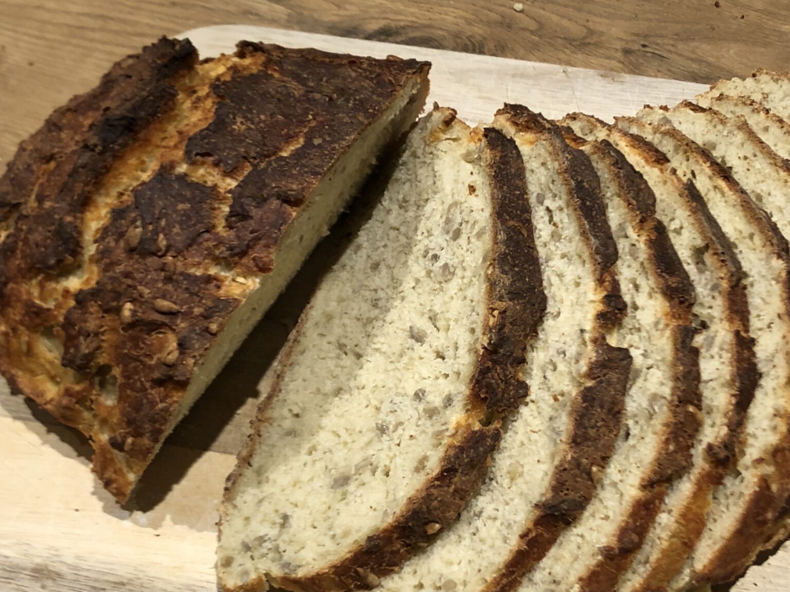 Roggenbrot mit Buttermilch und Sonnenblumenkernen